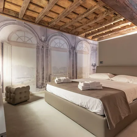 Guesthost - Center Quadrilatero Turin