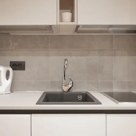 Guesthost - Center Quadrilatero *