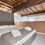 Guesthost - Center Quadrilatero شقة