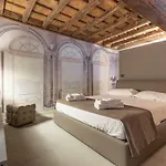 Guesthost - Center Quadrilatero *