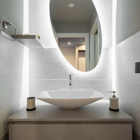 Guesthost - Center Quadrilatero *