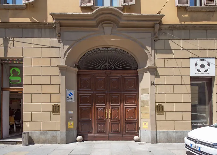 Guesthost - Center Quadrilatero Apartman