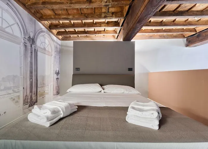 Guesthost - Center Quadrilatero Apartman